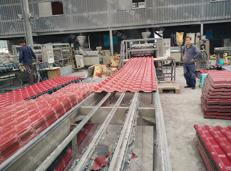 樹(shù)脂瓦廠家講解共擠技術(shù)