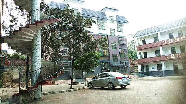 為莘莘學(xué)子的安全保駕護(hù)航，樹脂瓦當(dāng)仁不讓